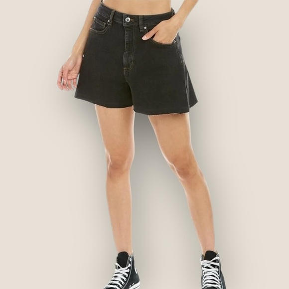 WeWoreWhat High Rise Boyfriend Shorts | Size 32 | NWT - Picture 1 of 8